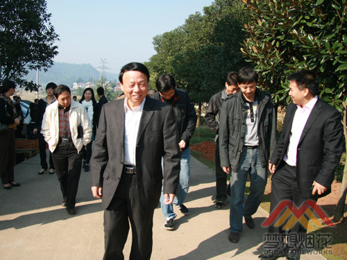 政协委员参观我司下属工厂